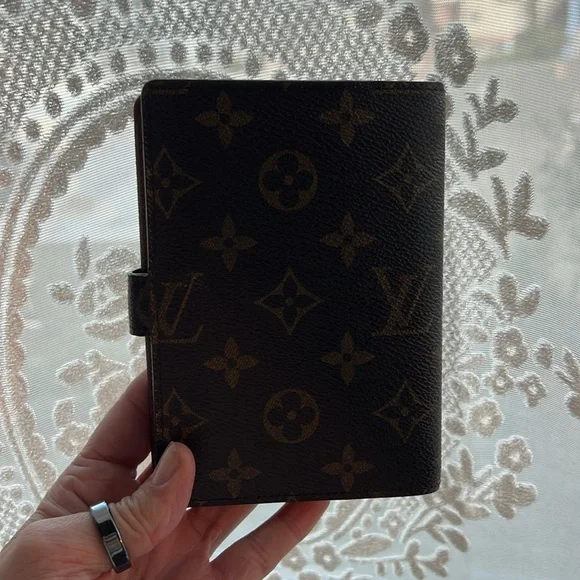 Louis Vuitton Agenda - Picture 3 of 10